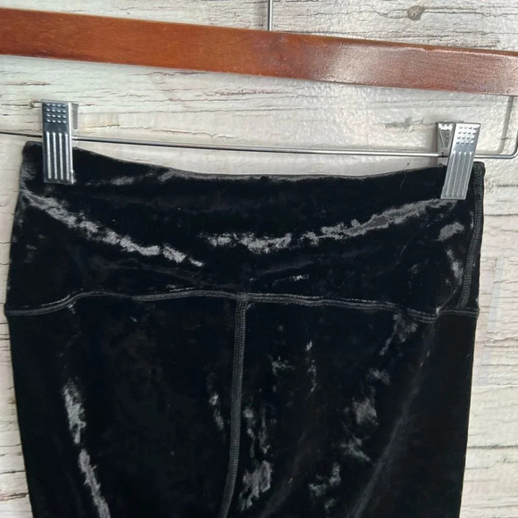 GOOD AMERICAN Crushing It Velvet High Waisted Leggings Black  1 small - Picture 8 of 9